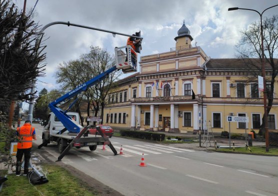 Novi semafori u Adi